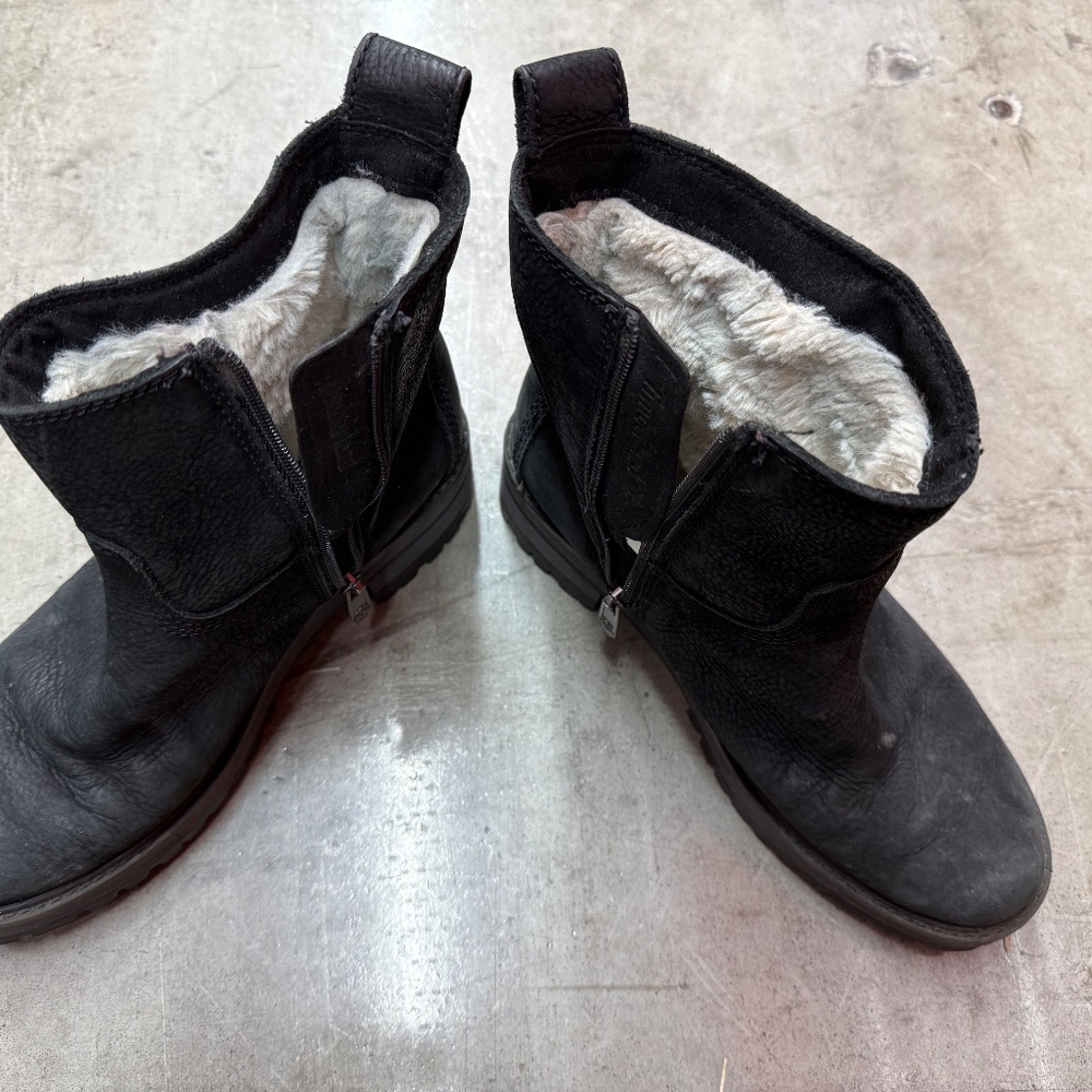 Timberland Women’s Ankle Boots A257S-A3919 — US 7.5W - Like New (used once)